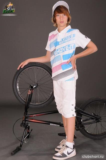 1739_teenager-with-bicycle-20.jpg